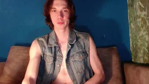 Snapshot of big_lil_small chatting on March 11, 8:37 pm big_lil_small online show from March 11, 8:37 pm