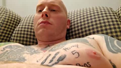 Snapshot of big_mat1988 chatting on February 22, 12:49 am big_mat1988 online show from February 22, 12:49 am