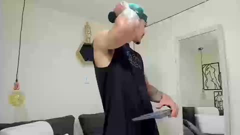 Snapshot of big_valentinhunk7 chatting on March 12, 9:32 pm big_valentinhunk7 online show from March 12, 9:32 pm