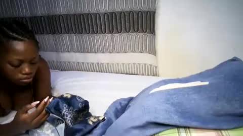 Snapshot of bigass001_ chatting on January 8, 12:06 am bigass001_ online show from January 8, 12:06 am