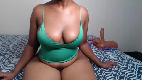 Snapshot of bigass_scarlet chatting on April 3, 8:56 am Estrella online show from April 3, 8:56 am