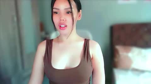 Mia online show from May 22, 8:21 am