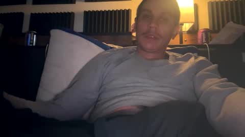 Snapshot of bigben281330 chatting on March 6, 12:18 am bigben281330 online show from March 6, 12:18 am