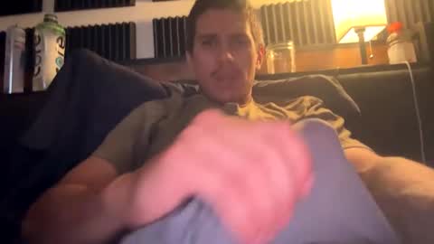 Snapshot of bigben281330 chatting on March 28, 7:35 pm bigben281330 online show from March 28, 7:35 pm