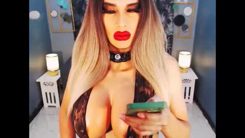 Snapshot of bigbomblhoraine chatting on April 7, 10:59 am Loraine Cruz online show from April 7, 10:59 am