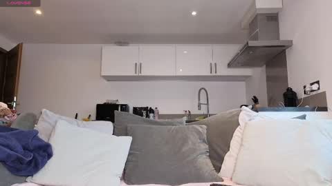 Kandice Kloss insta kandiceklossofficial online show from April 5, 6:05 pm