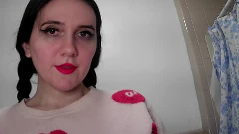 Isabella online show from January 2, 3:05 am