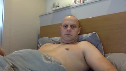 Snapshot of bigbumlover2377 chatting on February 14, 9:34 am bigbumlover2377 online show from February 14, 9:34 am
