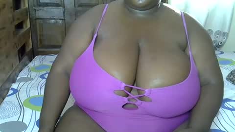 Snapshot of bigchocotities chatting on February 1, 2:24 pm bigchocotities online show from February 1, 2:24 pm