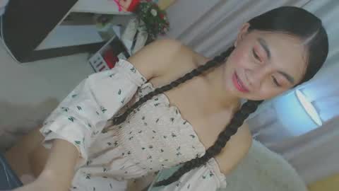 Yeng online show from December 11, 10:49 pm