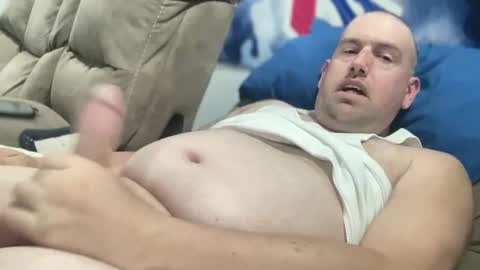 Snapshot of bigcocksuckingslut chatting on March 13, 12:17 am bigcocksuckingslut online show from March 13, 12:17 am