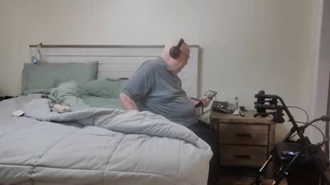 Snapshot of bigcraig123 chatting on December 15, 4:00 pm Craig online show from December 15, 4:00 pm