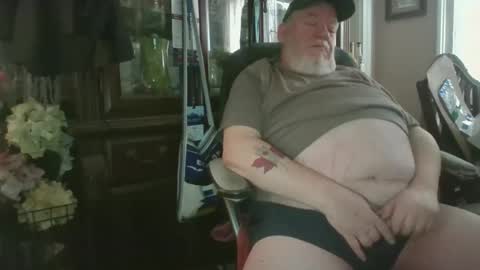 Snapshot of bigdaddybear1244 chatting on February 21, 5:25 pm BigDaddyBear online show from February 21, 5:25 pm