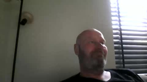 Snapshot of bigmike3339 chatting on April 23, 8:24 am bigmike3339 online show from April 23, 8:24 am
