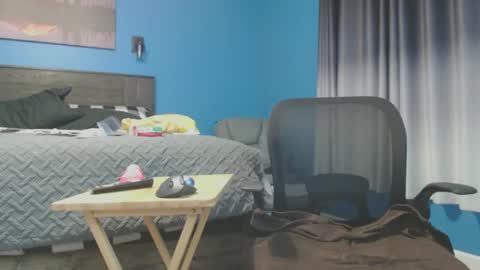 Snapshot of bigmustang_al chatting on February 15, 6:44 pm bigmustang_al online show from February 15, 6:44 pm