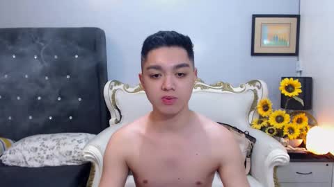 Snapshot of bigshowforyouxx chatting on October 13, 2:06 pm Jay online show from October 13, 2:06 pm