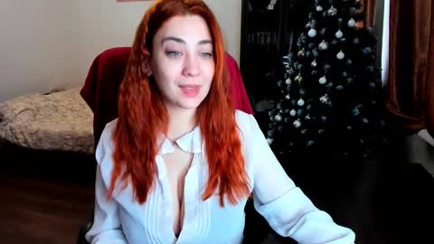 Snapshot of bigsmiletits chatting on February 1, 6:43 am Julia online show from February 1, 6:43 am