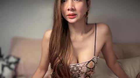 Yna     online show from December 11, 4:49 am