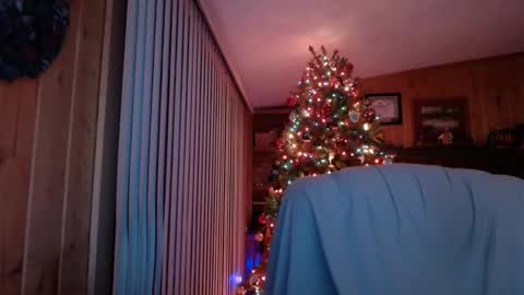 Snapshot of bigthicksatisfying2 chatting on December 20, 8:28 am bigthicksatisfying2 online show from December 20, 8:28 am