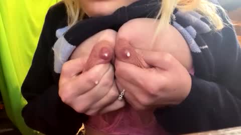 bigtits133 online show from March 2, 5:08 am