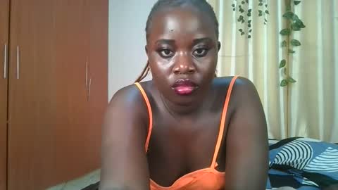 Snapshot of bigtits_baddie chatting on December 2, 1:55 am bigtits_baddie online show from December 2, 1:55 am