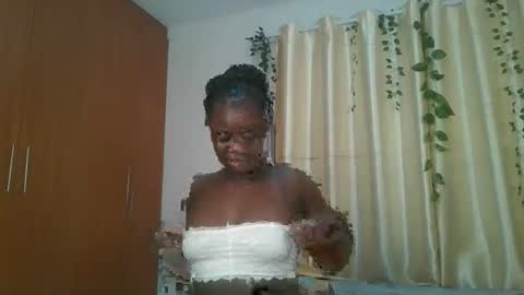 Snapshot of bigtits_baddie chatting on December 15, 7:45 am bigtits_baddie online show from December 15, 7:45 am