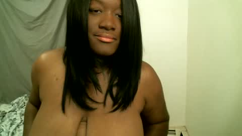 Snapshot of bigtitscassie chatting on June 15, 2:25 am Bigtitscassie online show from June 15, 2:25 am