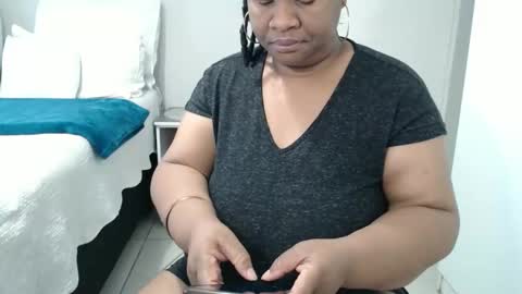 Snapshot of bigtitshornygirlxxx chatting on November 30, 4:16 am Lona online show from November 30, 4:16 am