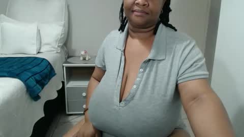 Snapshot of bigtitshornygirlxxx chatting on December 3, 9:13 pm Lona online show from December 3, 9:13 pm