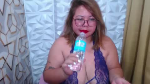 Snapshot of bigtitshotmom chatting on January 19, 8:29 am MARJ online show from January 19, 8:29 am