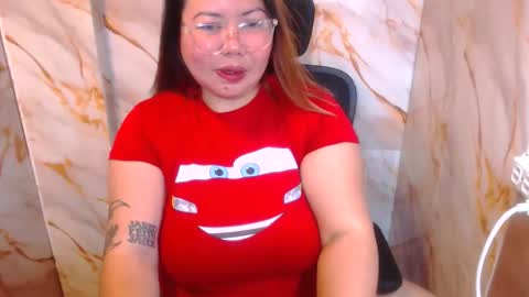 Snapshot of bigtitshotmom chatting on April 6, 9:10 am MARJ online show from April 6, 9:10 am