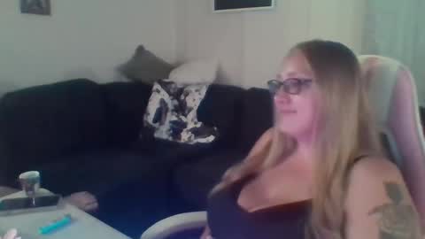 Snapshot of bigtittyboatboo chatting on October 3, 1:13 am Mountain Mama online show from October 3, 1:13 am
