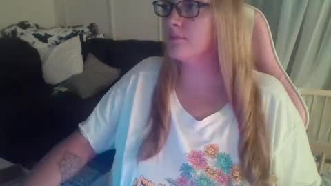 Snapshot of bigtittyboatboo chatting on October 8, 12:41 am Mountain Mama online show from October 8, 12:41 am