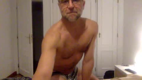 Snapshot of bigvega79 chatting on April 11, 11:20 pm bigvega79 online show from April 11, 11:20 pm