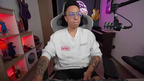 Snapshot of bigxboy96 chatting on November 9, 5:28 am bigxboy96 online show from November 9, 5:28 am