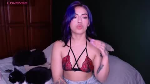 Snapshot of biigbooty_ chatting on July 18, 3:00 am biigbooty_ online show from July 18, 3:00 am