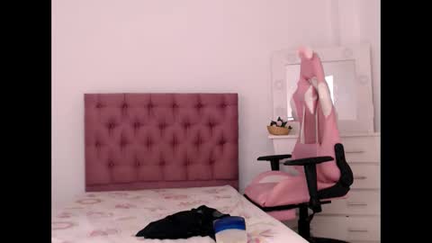 billielovee online show from March 18, 2:09 pm