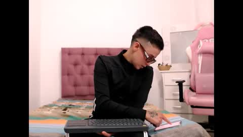 billielovee online show from March 19, 4:44 pm