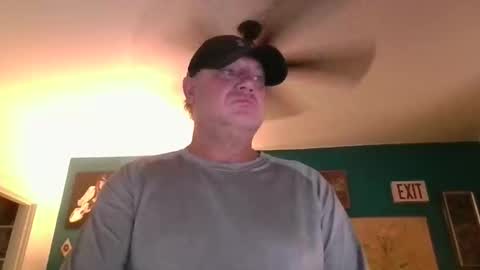 Snapshot of billjames55 chatting on April 17, 10:24 pm billjames55 online show from April 17, 10:24 pm