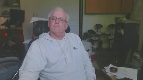 Snapshot of billp750876 chatting on June 1, 8:43 pm billp750876 online show from June 1, 8:43 pm