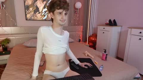 Snapshot of bimbo_boy_ chatting on May 24, 4:34 pm Bimbo boy online show from May 24, 4:34 pm