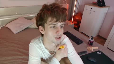 Snapshot of bimbo_boy_ chatting on May 29, 2:04 pm Bimbo boy online show from May 29, 2:04 pm