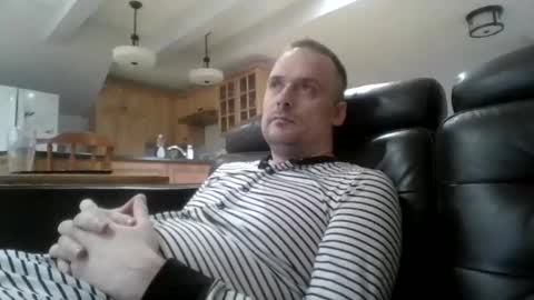 Snapshot of bird8888 chatting on November 1, 7:05 pm bird8888 online show from November 1, 7:05 pm