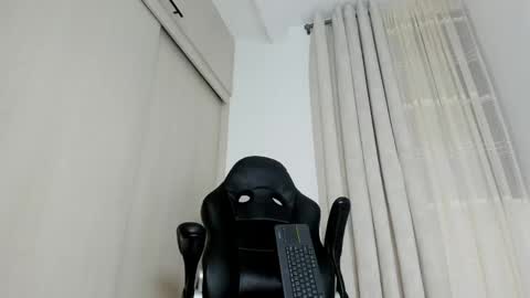 Snapshot of biscuit_oliva_ chatting on May 23, 1:44 am Biscuit oliva online show from May 23, 1:44 am