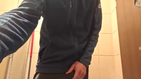 Snapshot of bisexdadd chatting on December 5, 3:26 am bisexdadd online show from December 5, 3:26 am