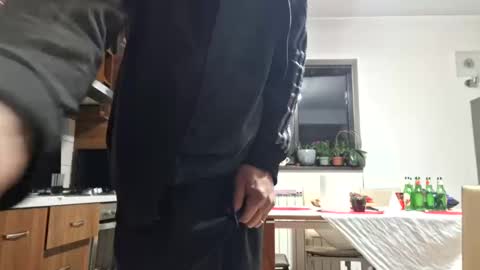 Snapshot of bisexdadd chatting on December 27, 3:20 am bisexdadd online show from December 27, 3:20 am