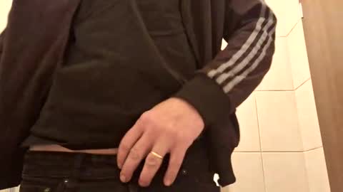 Snapshot of bisexdadd chatting on December 5, 3:59 am bisexdadd online show from December 5, 3:59 am