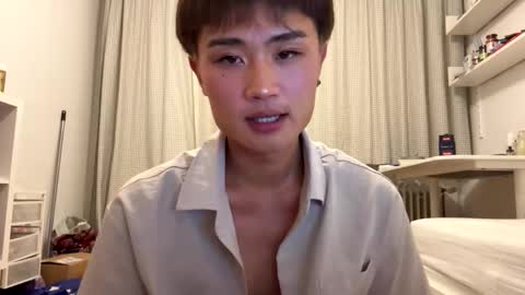 Snapshot of bitchie_bitch chatting on May 22, 10:37 pm Lou online show from May 22, 10:37 pm