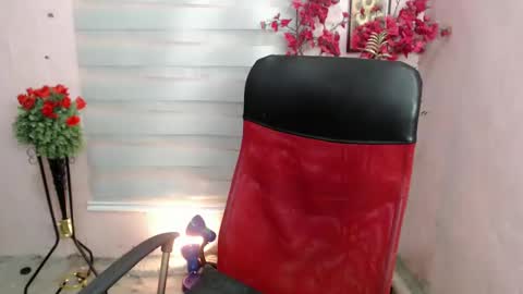 bitchtaylor online show from December 21, 7:35 am