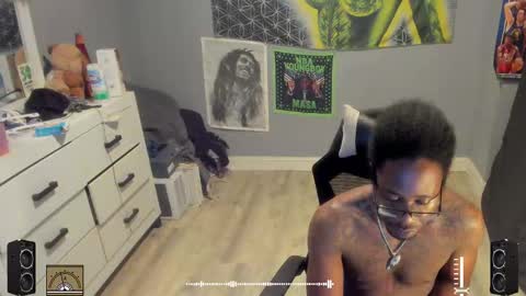 Plant Base Streamers From Pennsylvania online show from October 25, 1:13 am